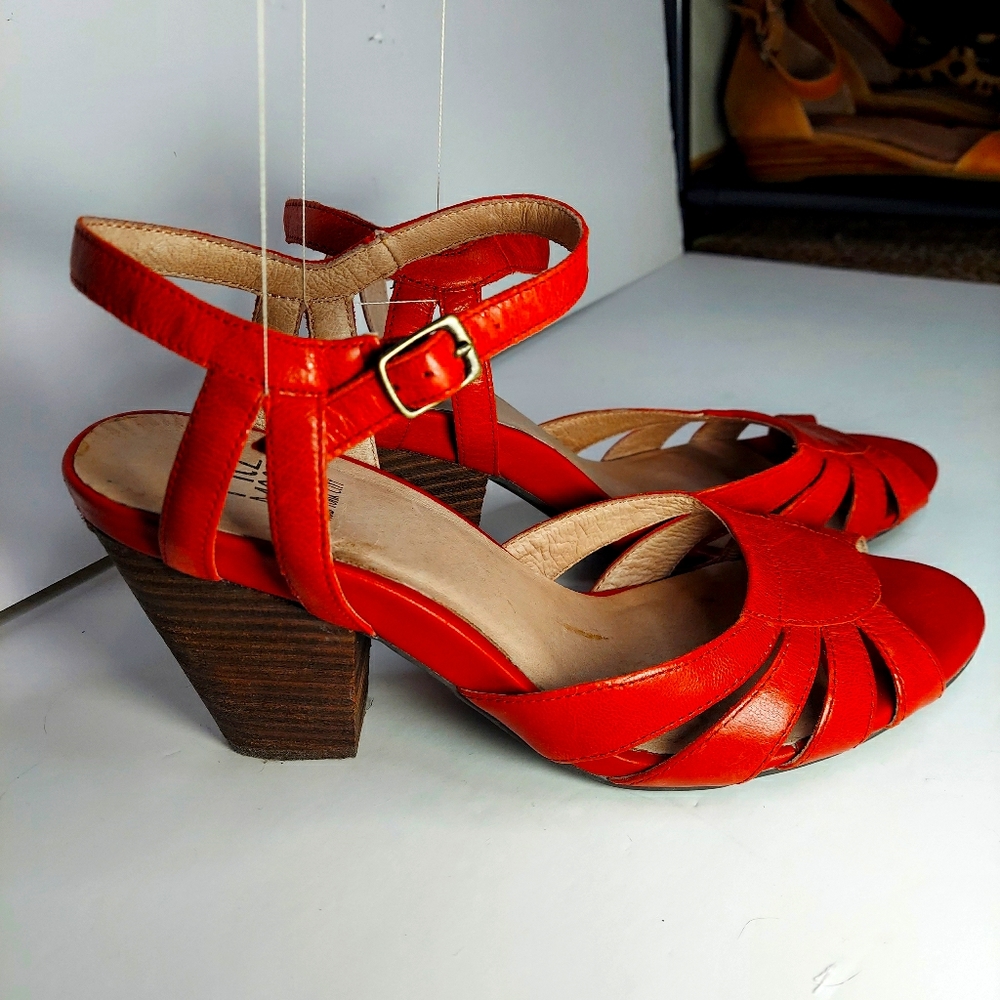 Miz Mooz size 10 strappy pumps